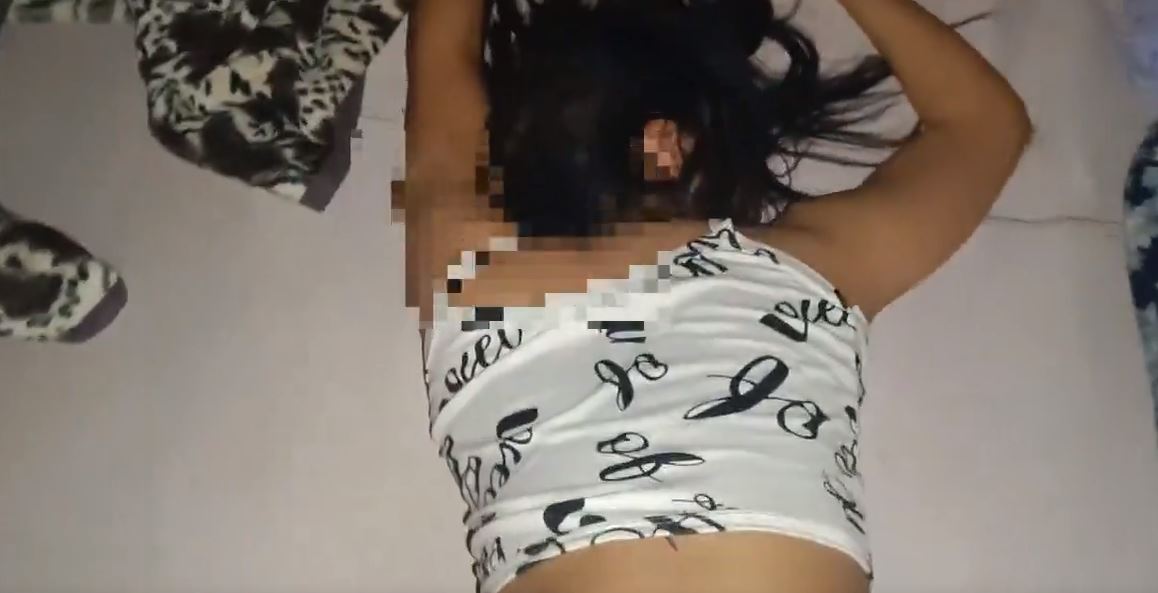Dasyat Nya Rudal Abang Ini Bikin Gadis Pirang Keenakan
