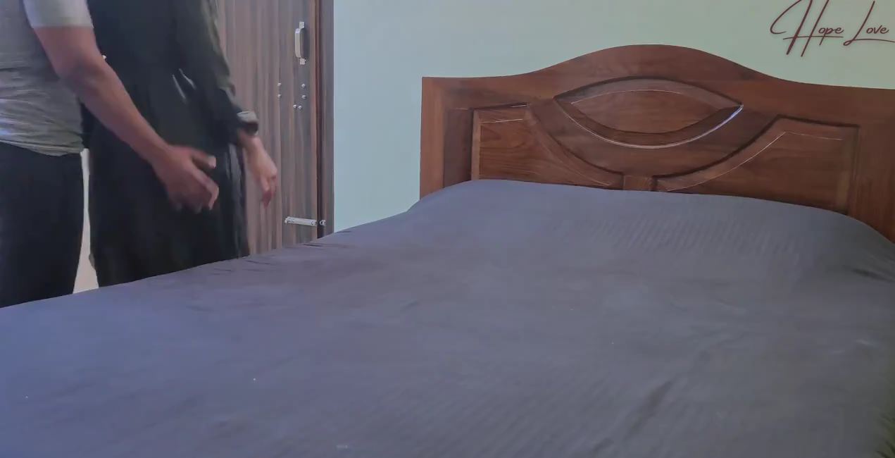 Pria Misterius Bawa Cewe Cantik Ke Vila