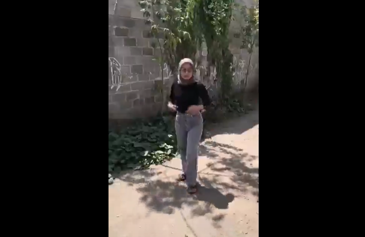 Bikin Geregetan Yang Liat ABG Jilbab Asik Main Wikwik Di Belakang Rumah