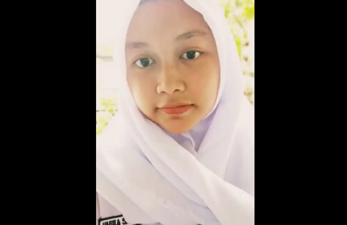 Gadis SMA Asik Mainin Gunung Nya Sendiri Saat Rumah Sepi