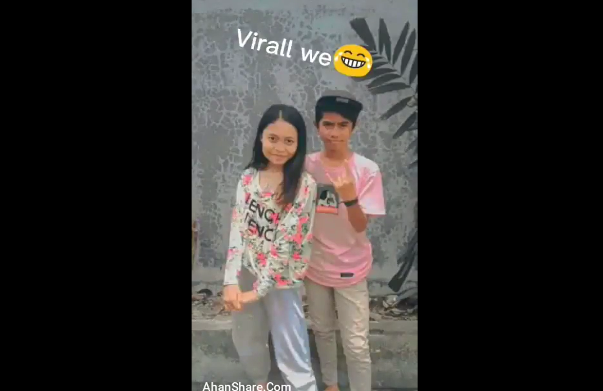 Gadis SMK Asik Wikwik Di Kosan Sambil Di Liatin Temennya